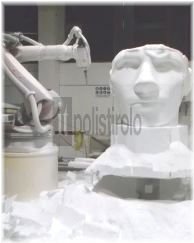 Immagine raffigurante Robot-Scultore in azone della itpolistirolo.it