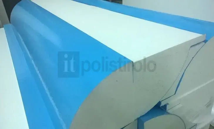 Immagine raffigurante un particolare di cassaforma per cornicioni